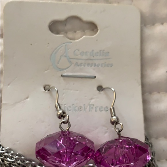 Unique crystal necklace and earring set - Picture 4 of 4